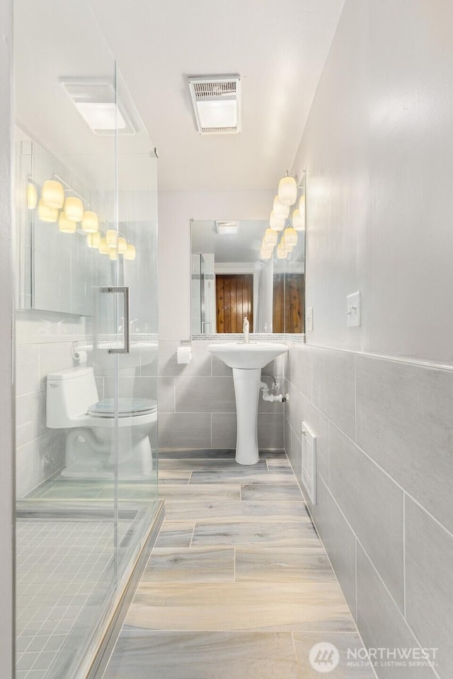 18527 Butternut Rd, Lynnwood, WA 98037 - full bath featuring tile walls and a stall shower