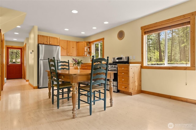 18 Deer Run Loop Rd, Winthrop, WA 98862 - dining room with plenty of natural light, light wood finished floors, recessed lighting, and baseboards