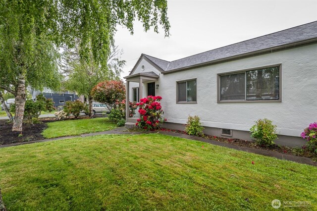 1601 E Maryland St, Bellingham, WA 98226 - view of front facade featuring a front lawn and stucco siding