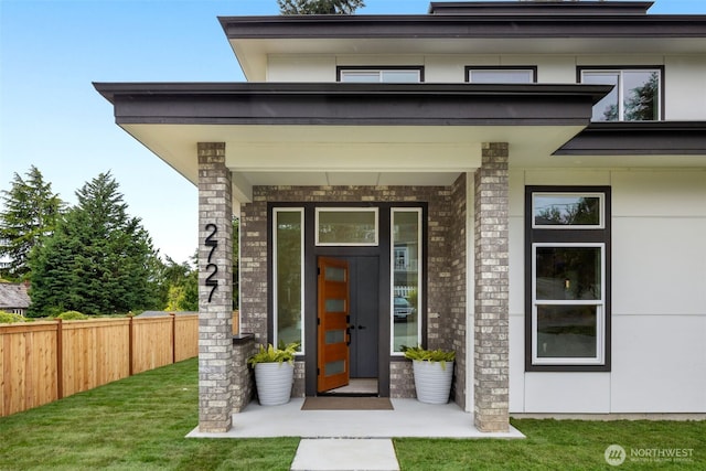 2727 50th Ave SW, Seattle, WA 98116 - view of exterior entry with stucco siding