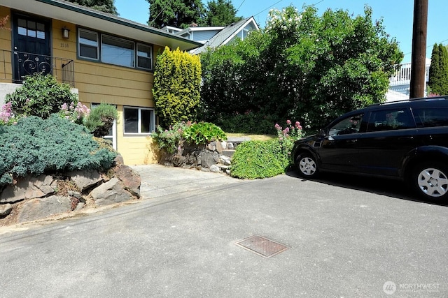2116 N 86th St, Seattle, WA 98103 - view of vehicle parking