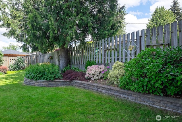 25718 16th Ave S, Des Moines, WA 98198 - view of yard
