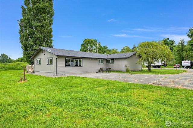 1005 Johnson St, Sumas, WA 98295 - back of property featuring a yard and a patio area