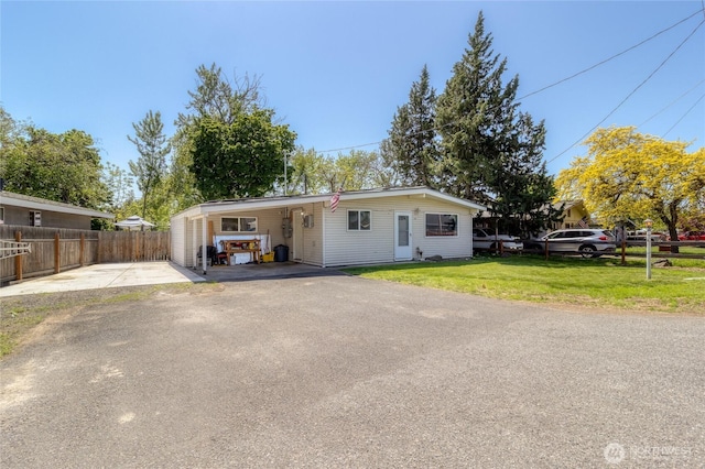 1918 E Alder St, Walla Walla, WA 99362 - view of front facade featuring asphalt driveway and an attached carport