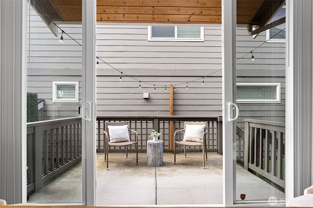 938 SW 97th St, Seattle, WA 98106 - view of patio / terrace