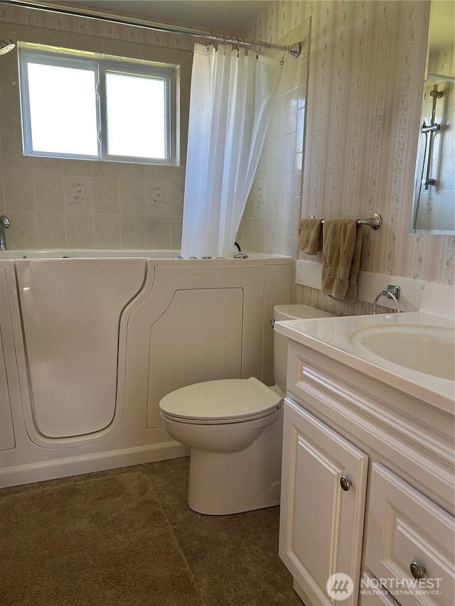 822 S Evergreen Dr, Moses Lake, WA 98837 - full bath featuring toilet, vanity, and shower / tub combo with curtain