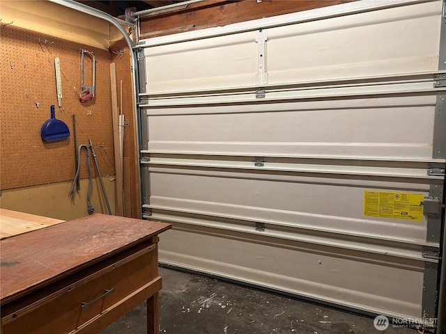 822 S Evergreen Dr, Moses Lake, WA 98837 - view of garage