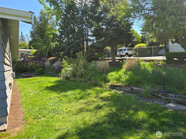 1012 9th Ave N, Edmonds, WA 98020 - view of yard