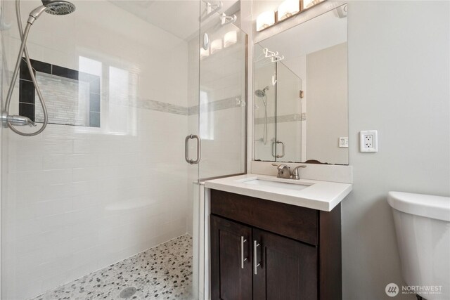 1012 9th Ave N, Edmonds, WA 98020 - full bath featuring a stall shower, toilet, and vanity