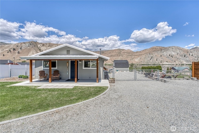 421 Lakeview Dr, Orondo, WA 98843 - view of front facade featuring a gate, a mountain view, and a patio