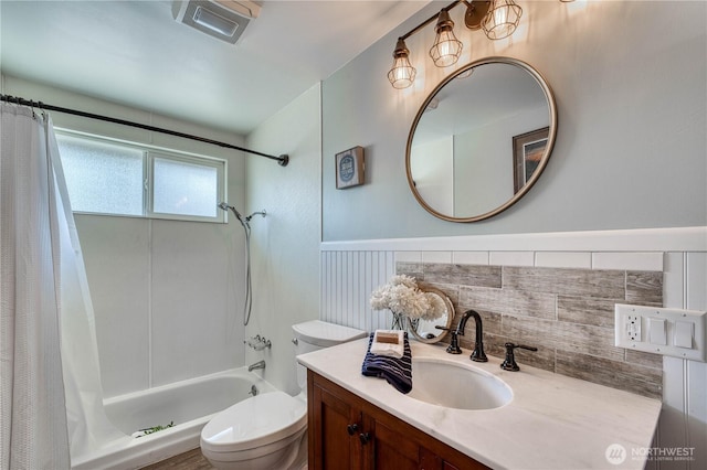 421 Lakeview Dr, Orondo, WA 98843 - full bathroom featuring toilet, vanity, a wainscoted wall, and shower / tub combo