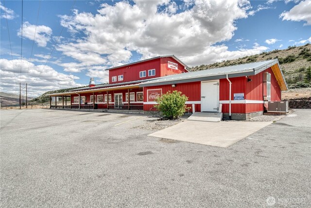 421 Lakeview Dr, Orondo, WA 98843 - view of property with uncovered parking
