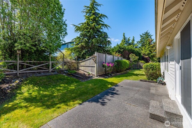 3901 Sterling Pl, Anacortes, WA 98221 - view of yard with a patio area