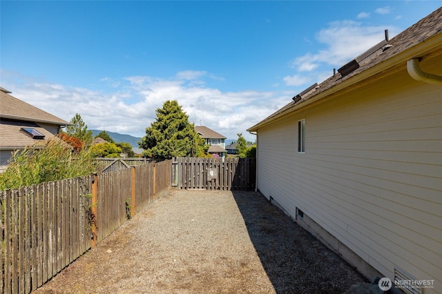 3901 Sterling Pl, Anacortes, WA 98221 - fenced backyard featuring a mountain view