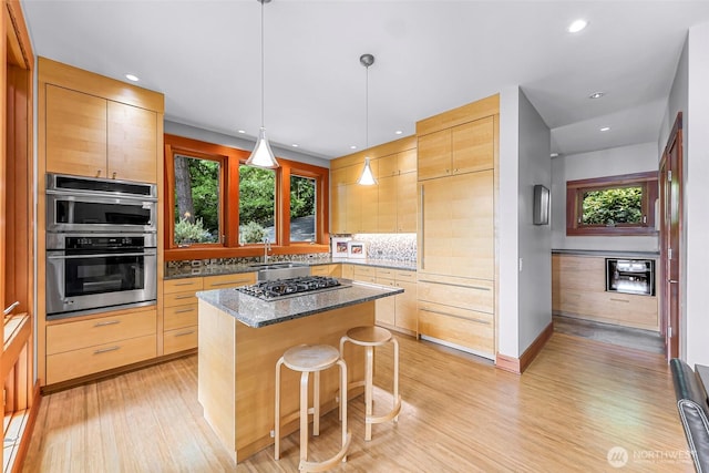 891 E Lake Samish Dr, Bellingham, WA 98229 - kitchen with light wood-type flooring, stainless steel appliances, plenty of natural light, decorative backsplash, and recessed lighting