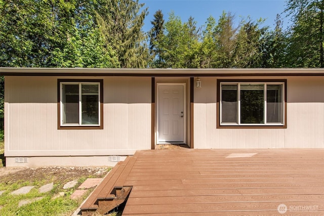 402 Toad Rd, Sequim, WA 98382 - view of front of house featuring a deck and crawl space