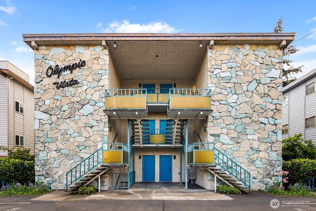 11515 Greenwood Ave N Unit C, Seattle, WA 98133 - view of building exterior featuring stairway