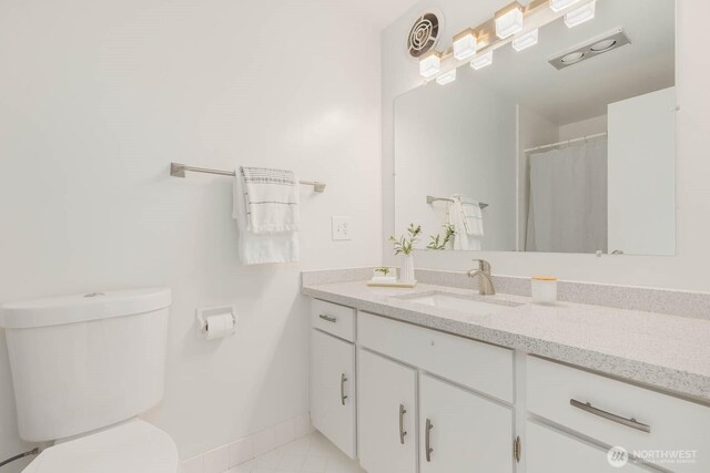 11515 Greenwood Ave N Unit C, Seattle, WA 98133 - full bath with toilet, vanity, baseboards, and tile patterned flooring