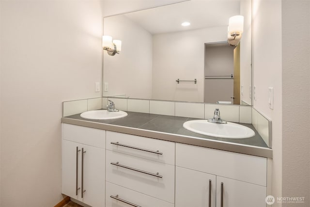 1833 27th Ave, Seattle, WA 98122 - bathroom with double vanity