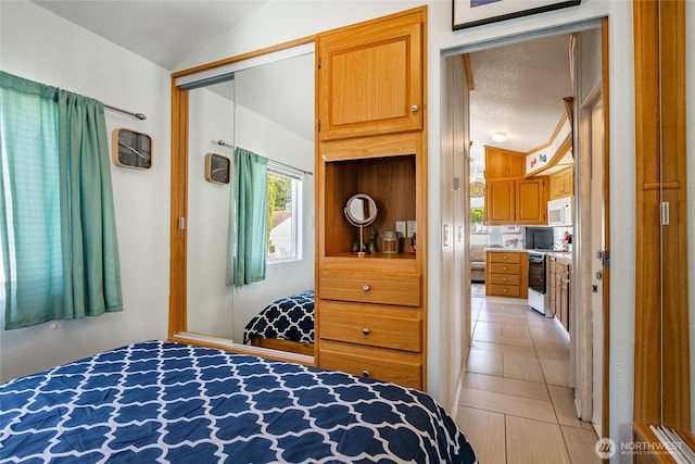4751 Birch Bay Lynden Rd Unit 51, Blaine, WA 98230 - bedroom with vaulted ceiling