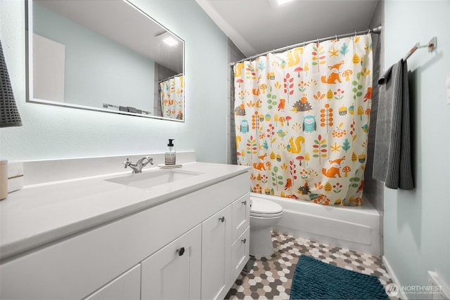 1524 NE 140th Unit D2, Seattle, WA 98125 - full bathroom featuring vanity, toilet, and shower / tub combo