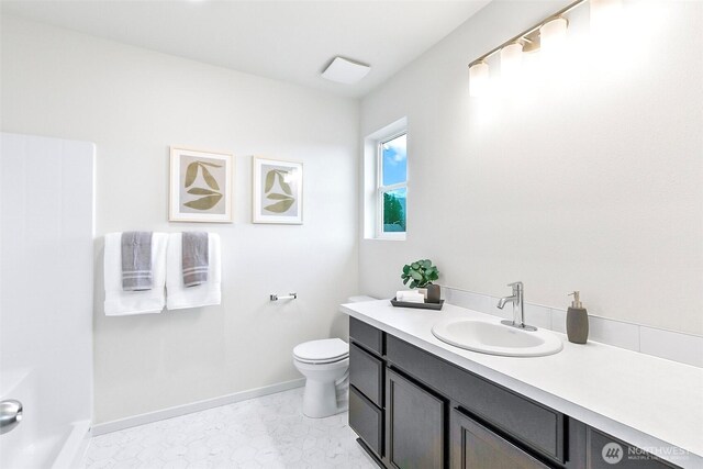 1413 Alder Ln, Gold Bar, WA 98251 - full bath featuring baseboards, toilet, and vanity