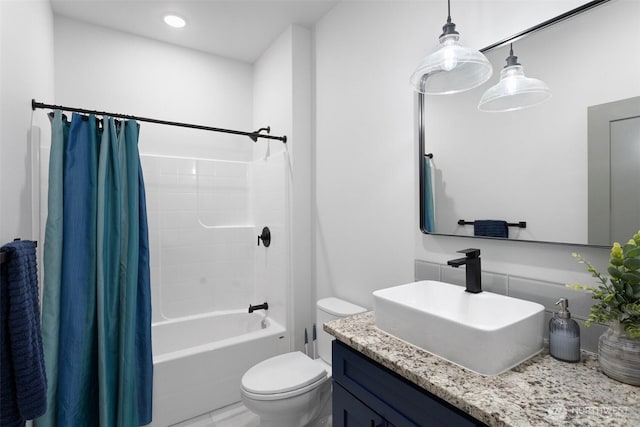321 W Berry Ridge Rd, Shelton, WA 98584 - bathroom with toilet, vanity, and shower / tub combo