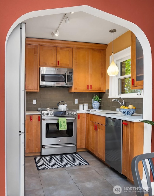 1605 E Olive St Unit 111, Seattle, WA 98122 - kitchen with stainless steel appliances, light countertops, and pendant lighting
