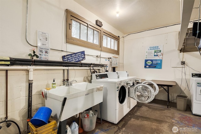 1605 E Olive St Unit 111, Seattle, WA 98122 - community laundry with washer and clothes dryer