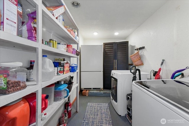32509 80th Dr NW, Stanwood, WA 98292 - washroom with washer and dryer