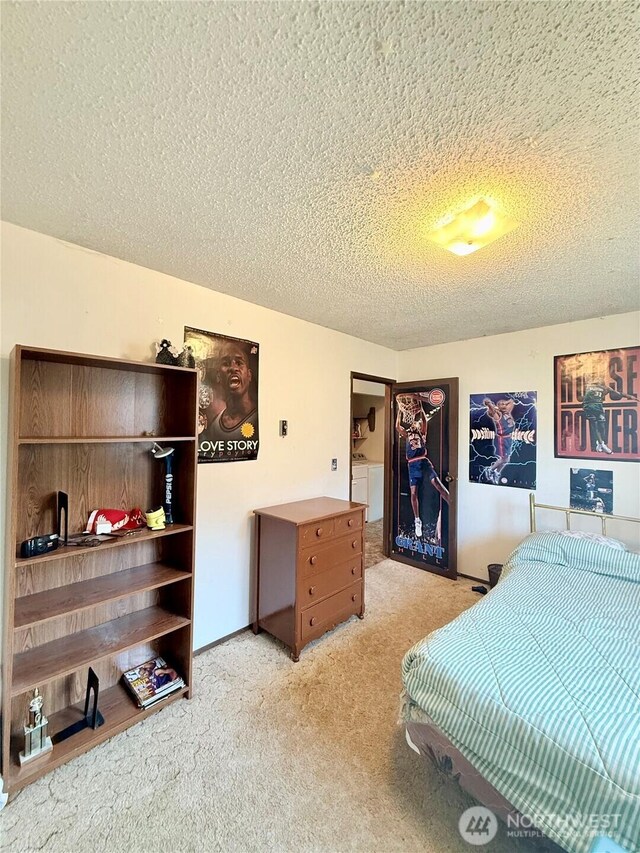 718 Ridge Pl, Omak, WA 98841 - bedroom with a textured ceiling and light colored carpet