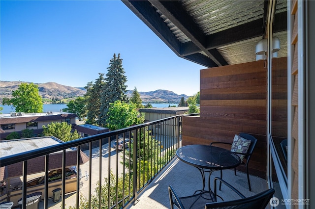 2220 W Woodin Ave Unit 210, Chelan, WA 98816 - balcony featuring a mountain view