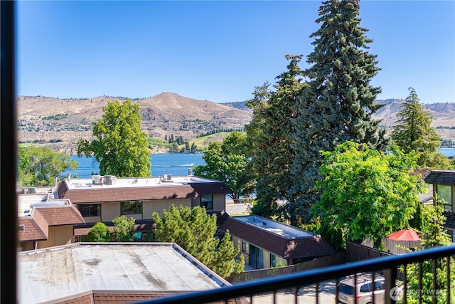 2220 W Woodin Ave Unit 210, Chelan, WA 98816 - view of mountain background featuring a nearby body of water