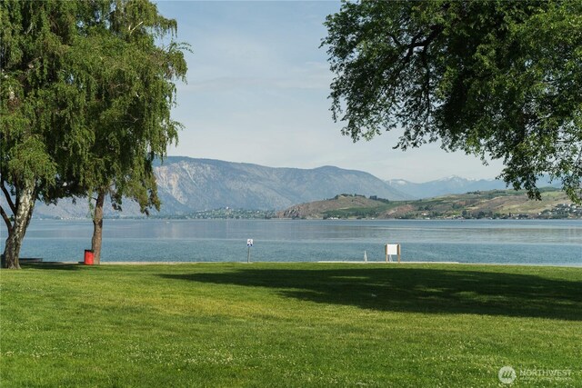 2220 W Woodin Ave Unit 210, Chelan, WA 98816 - view of mountain backdrop featuring a large body of water