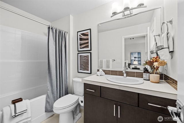 7629 NE 122nd Ct Unit 7, Kirkland, WA 98034 - full bath with toilet, vanity, shower / tub combo with curtain, and a chandelier