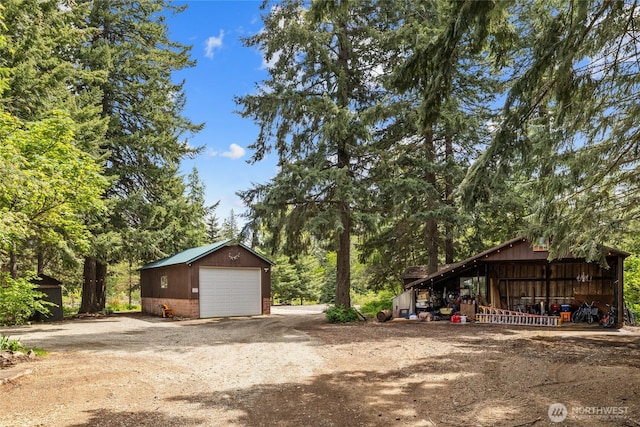 340 Sunshine Way, Cle Elum, WA 98922 - detached garage featuring driveway