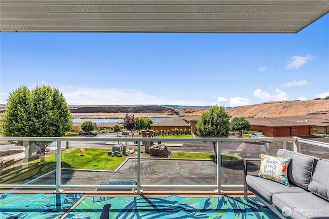 9159 Riverview Way NW Unit D39, Quincy, WA 98848 - balcony with an outdoor living space and a water view