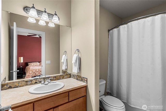 9159 Riverview Way NW Unit D39, Quincy, WA 98848 - bathroom with vanity, toilet, ensuite bathroom, ceiling fan, and curtained shower