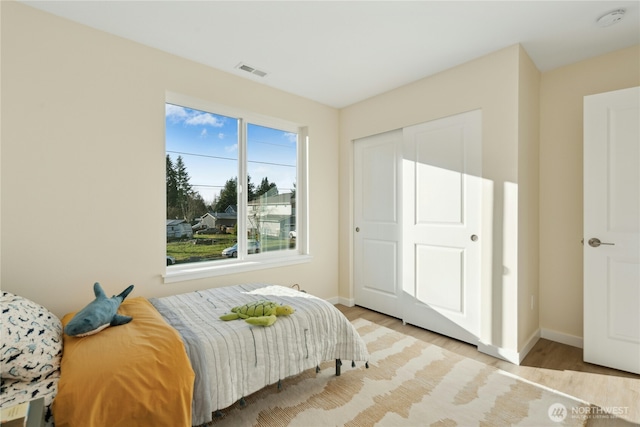 121 120th St SE Unit B, Everett, WA 98208 - bedroom featuring light wood-type flooring and a closet