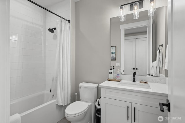 141 Panorama Dr, Cle Elum, WA 98922 - bathroom with vanity, toilet, and shower / tub combo with curtain