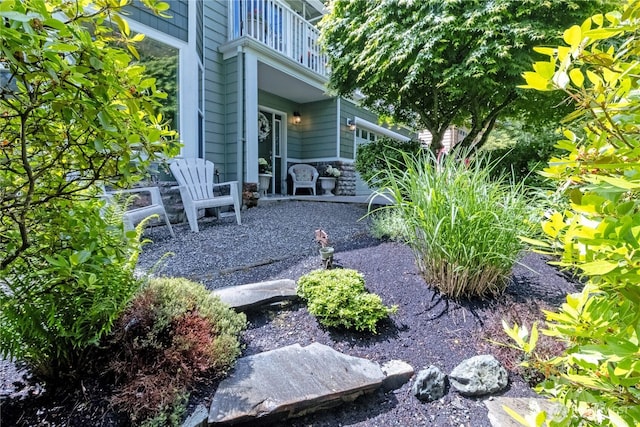 22 Inlet Cir, Bellingham, WA 98229 - view of yard with a balcony