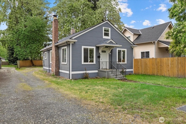 220 W Willis St, Kent, WA 98032 - bungalow-style house featuring a chimney