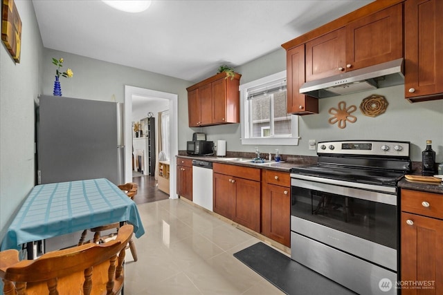 220 W Willis St, Kent, WA 98032 - kitchen featuring appliances with stainless steel finishes, under cabinet range hood, dark countertops, a sink, and brown cabinets