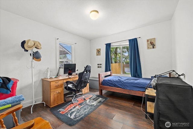 220 W Willis St, Kent, WA 98032 - bedroom featuring dark wood-type flooring and an office area