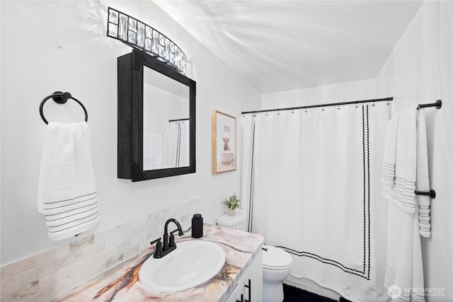 22412 110th Ave SE, Kent, WA 98031 - bathroom with vanity, toilet, and a shower with curtain