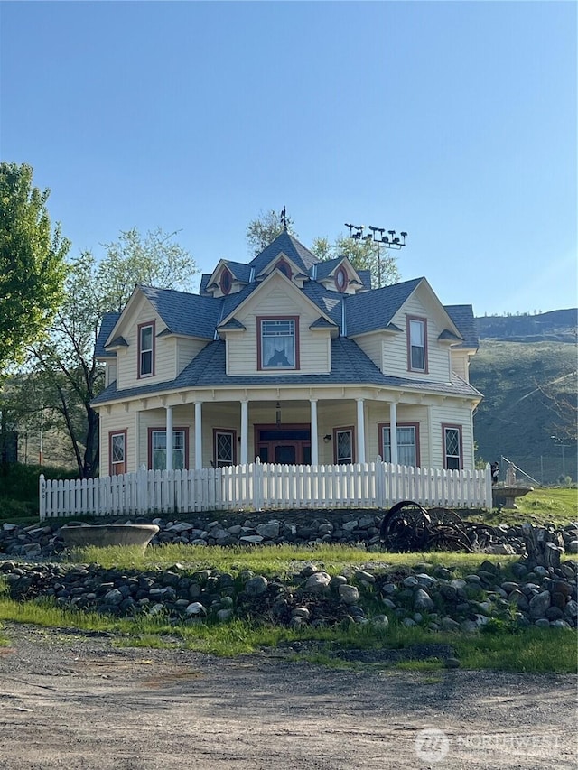 600 12th St, Bridgeport, WA 98813 - view of front of home featuring a porch