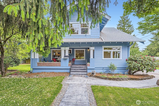 625 5th Ave S, Kent, WA 98032 - view of front facade with a porch, a shingled roof, and a front lawn