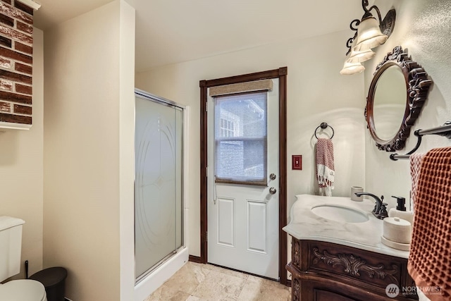 625 5th Ave S, Kent, WA 98032 - bathroom with a shower stall, vanity, and toilet