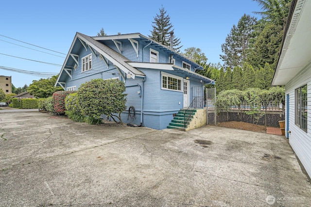 625 5th Ave S, Kent, WA 98032 - view of side of home with a patio