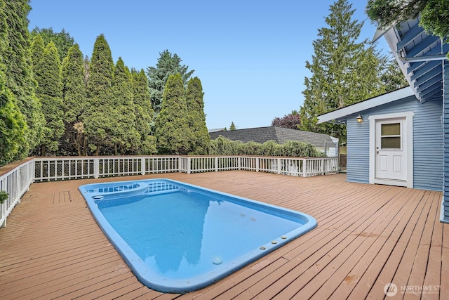 625 5th Ave S, Kent, WA 98032 - view of swimming pool featuring a deck